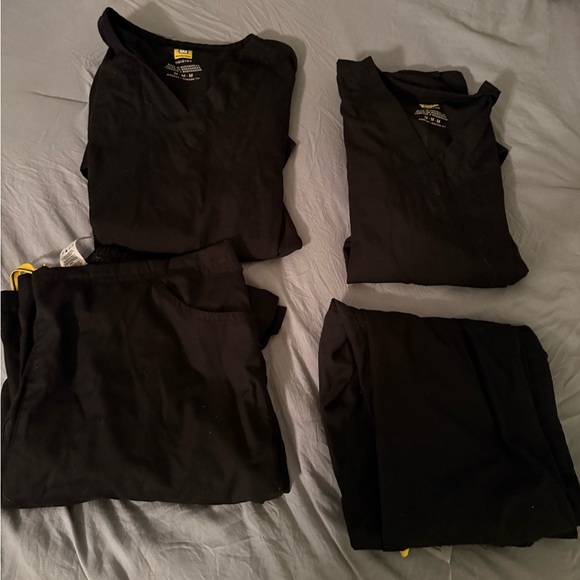 black wonder wink scrubs - Picture 2 of 6